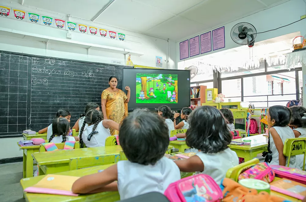Universal interactive screen for ageless learning solutions