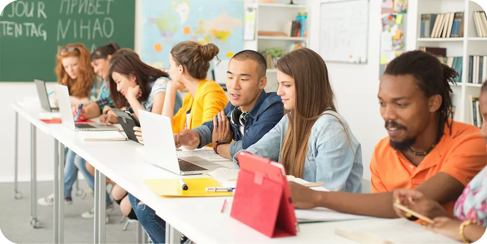 Interactive display for dynamic learning and collaborative meetings