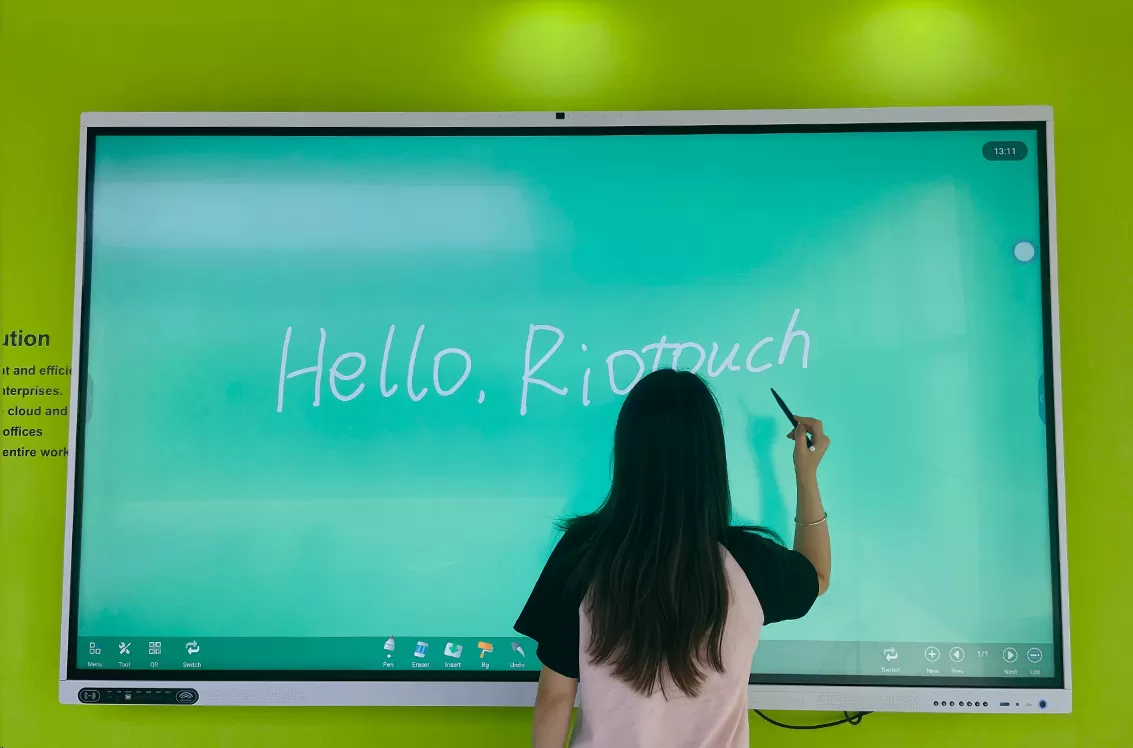Large touch display for immersive business experiences